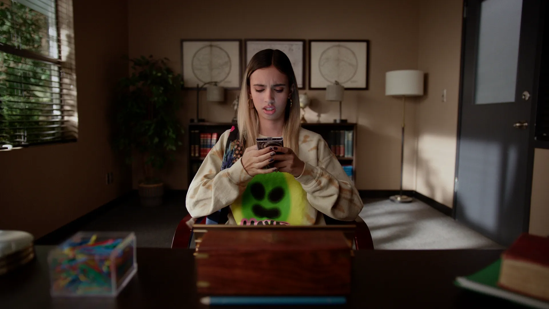 thumbnail - S2:E15 Adventures in Alien House-Sitting