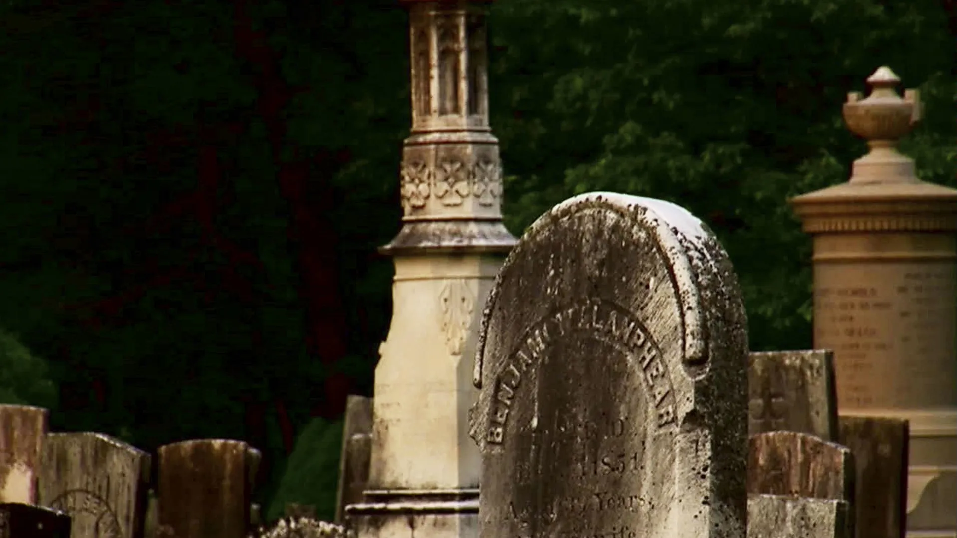 thumbnail - S1:E5 Haunted Hot Spots