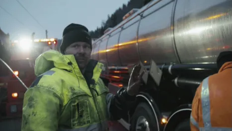 thumbnail - Ice Road Rescue