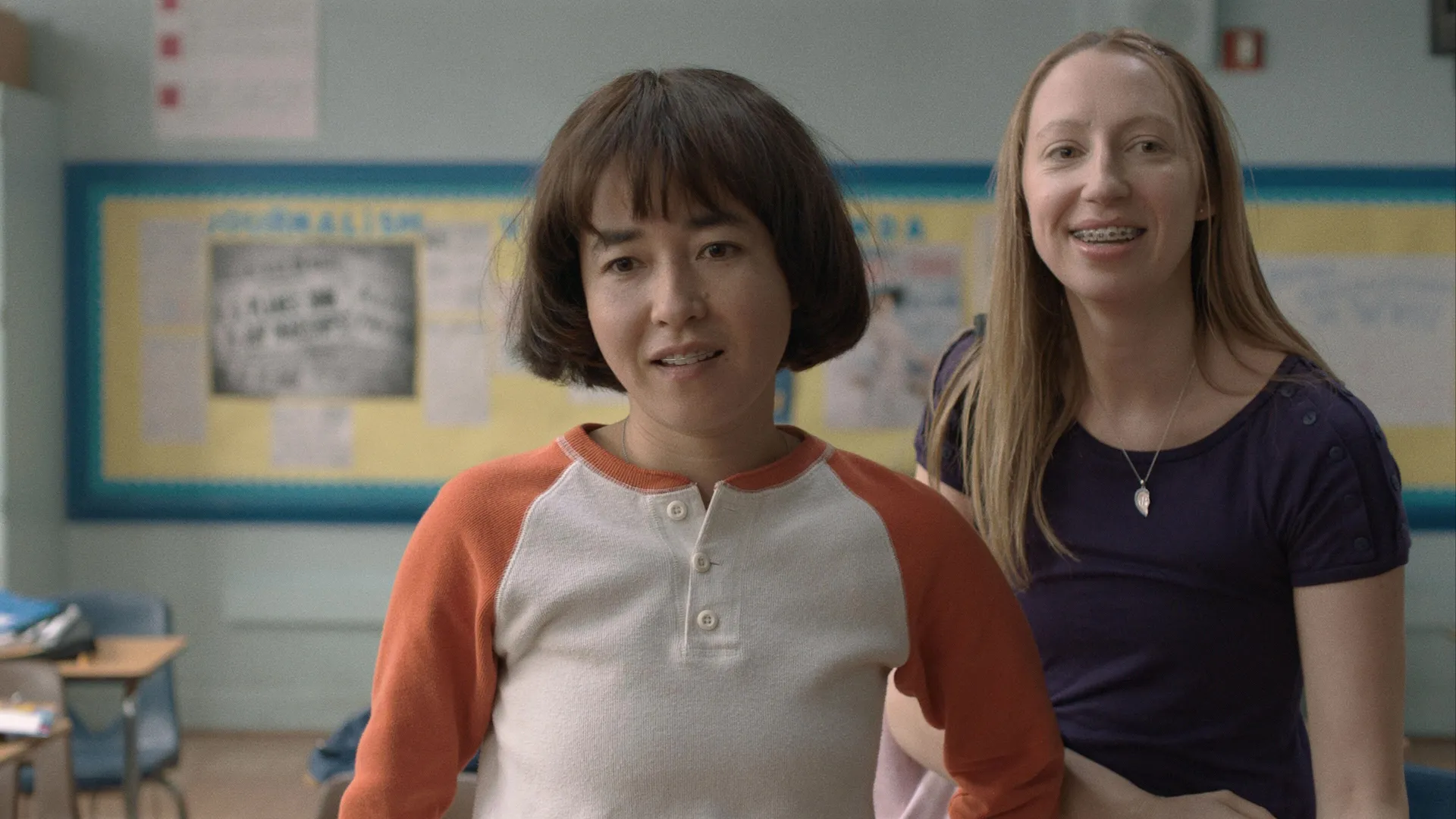 Maya Erskine (left) as Maya Ishii-Peters and Anna Konkle (right) as Anna Kone in PEN15