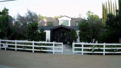 thumbnail - S1:E1 Hidden Hills Equestrian Enclave