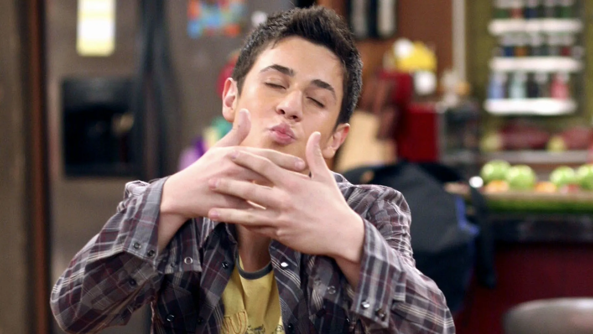 thumbnail - S1:E2 First Kiss