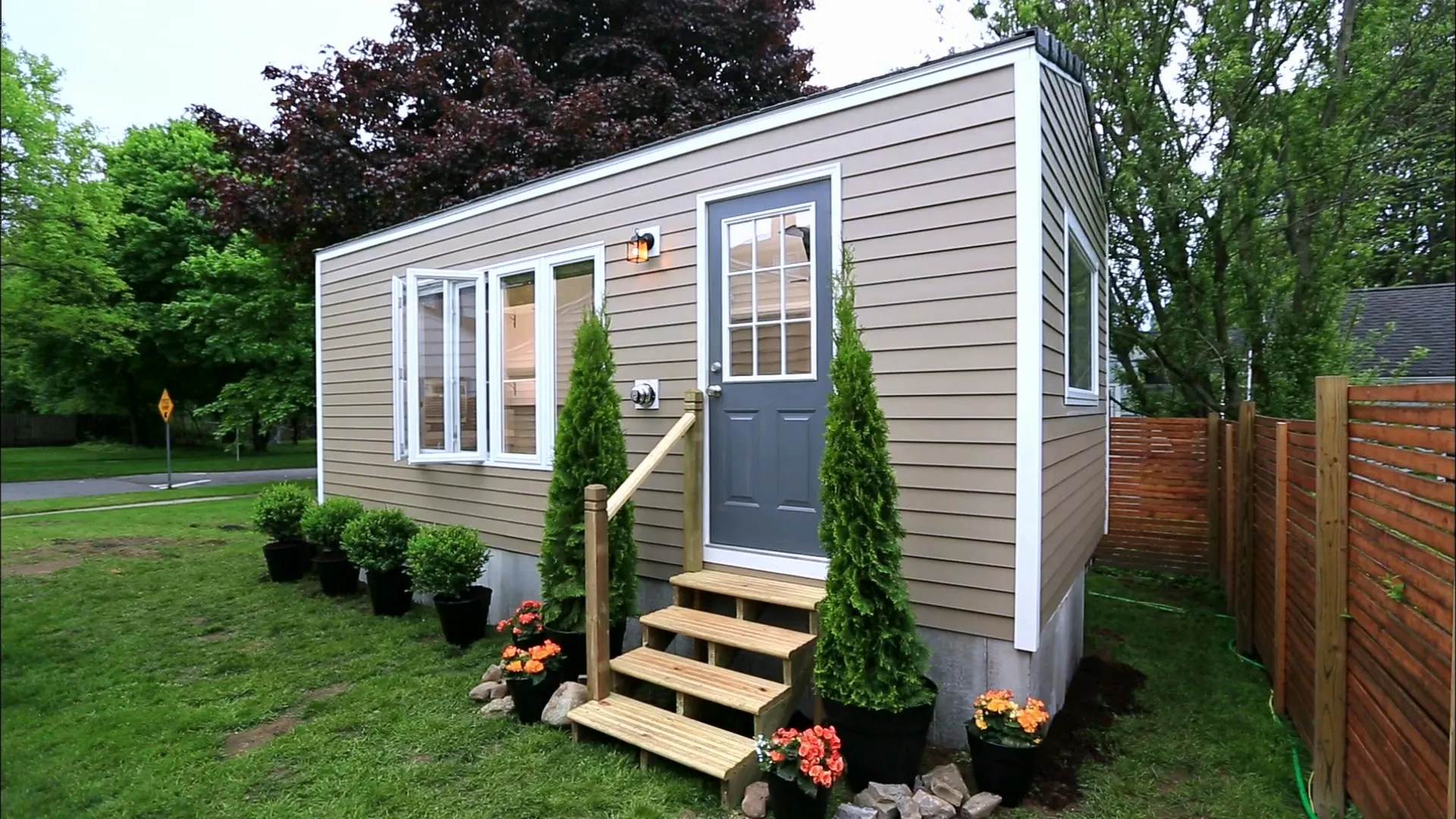 thumbnail - S1:E3 210 sq ft Rochester Studio Retreat