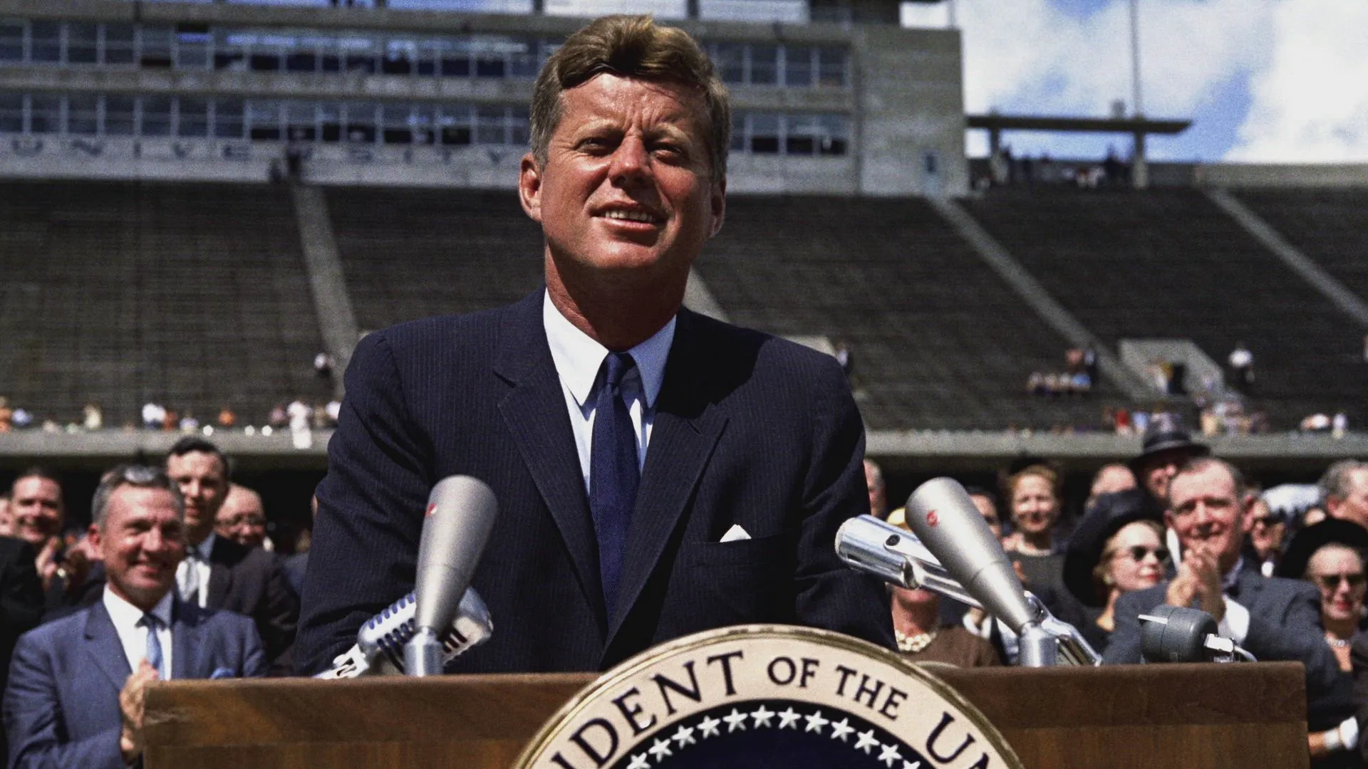 thumbnail - S1:E8 A Legacy (June 1963 - November 1963)