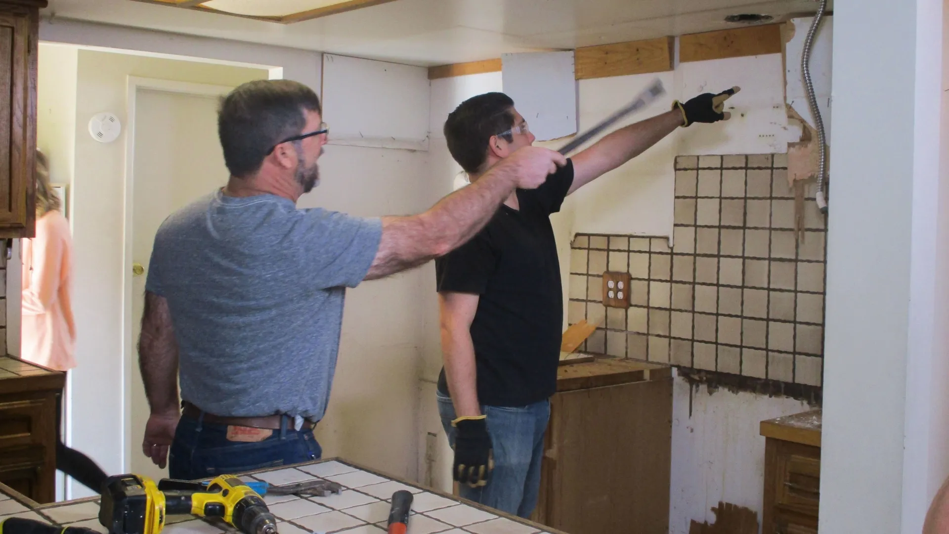 thumbnail - S16:E3 My Dad, My Renovation Hero