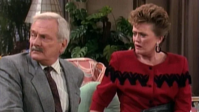 thumbnail - S6:E9 Mrs. George Devereaux