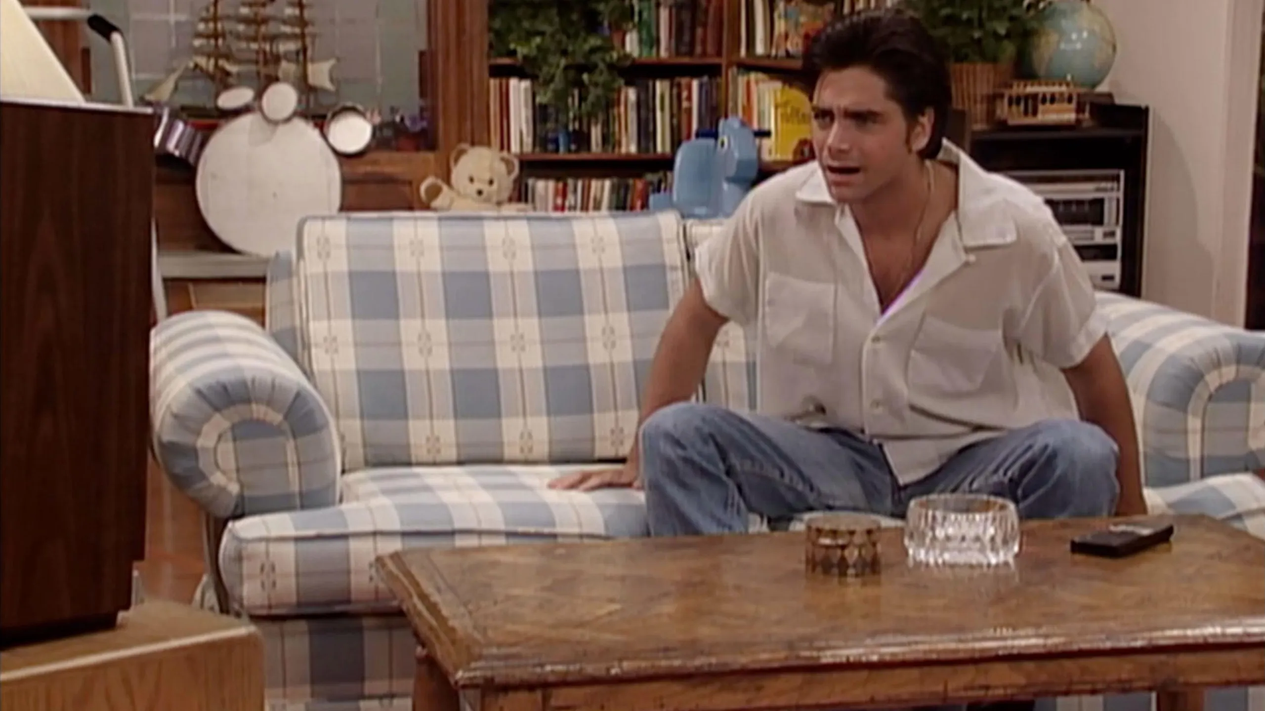 thumbnail - S8:E3 Making Out Is Hard to Do