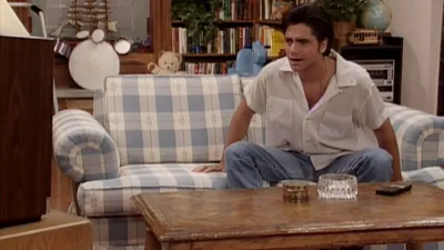 thumbnail - S8:E3 Making Out Is Hard to Do