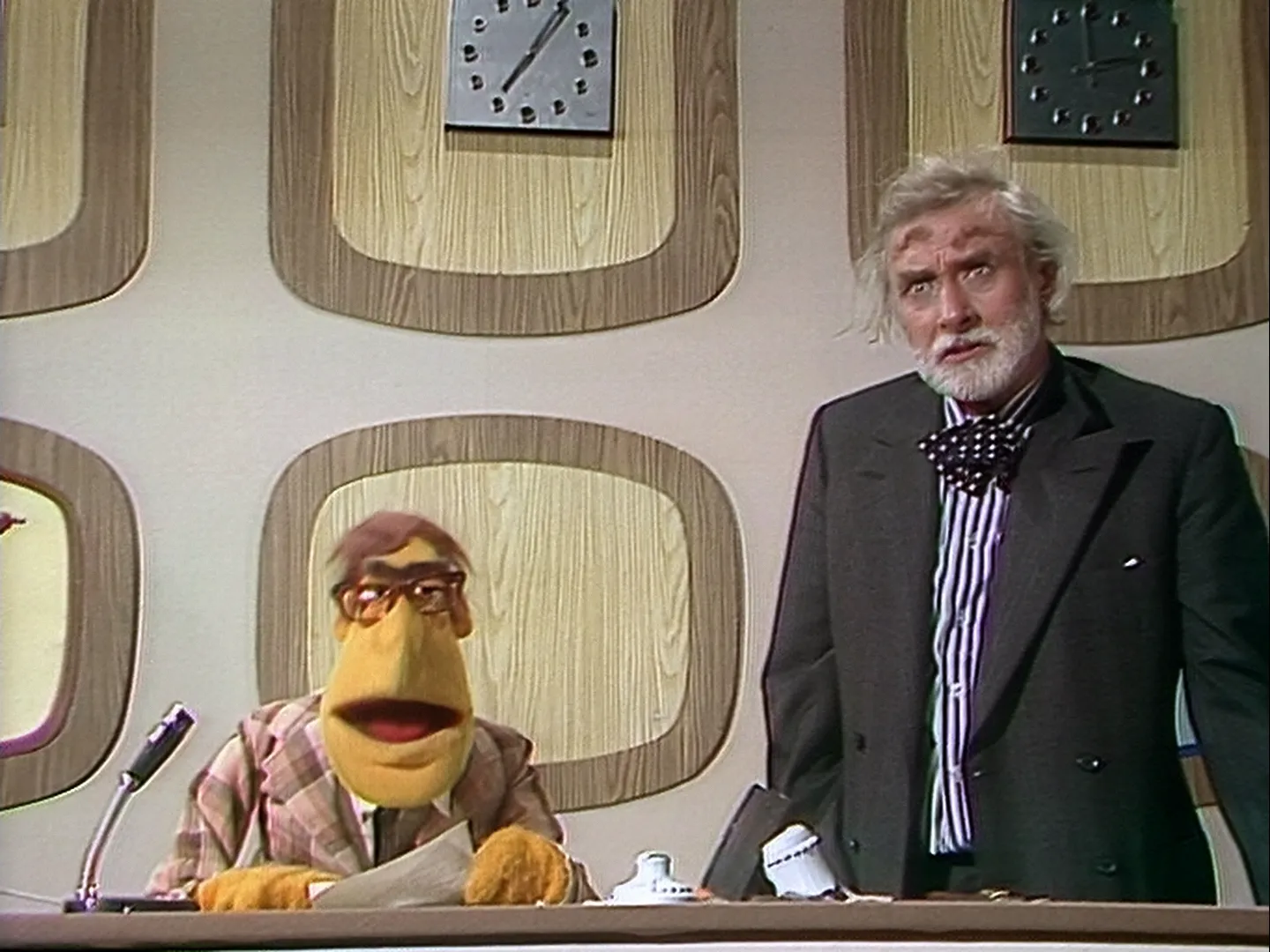thumbnail - S3:B17 Konuk: Spike Milligan