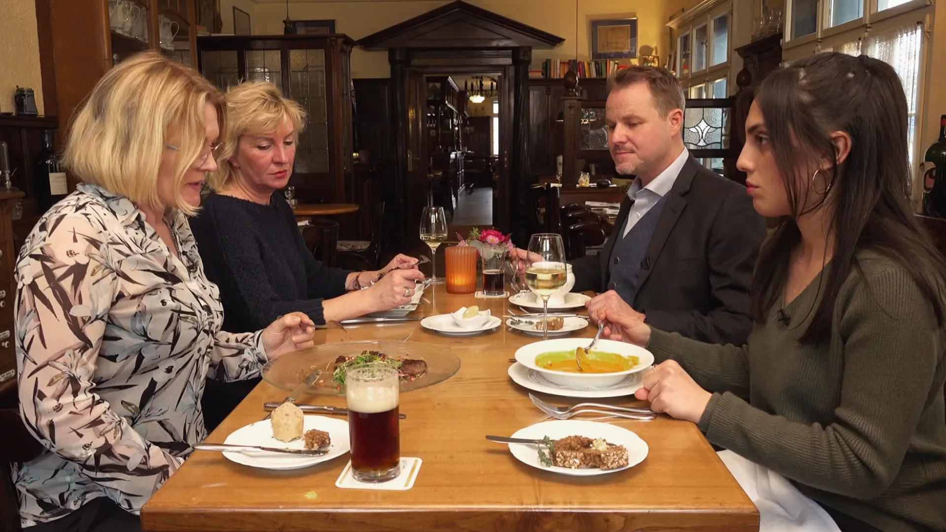thumbnail - S17:E4 "Wirtschaft am Zault", Düsseldorf