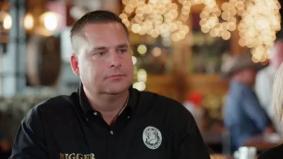 thumbnail - S1:E9 Meet the Families