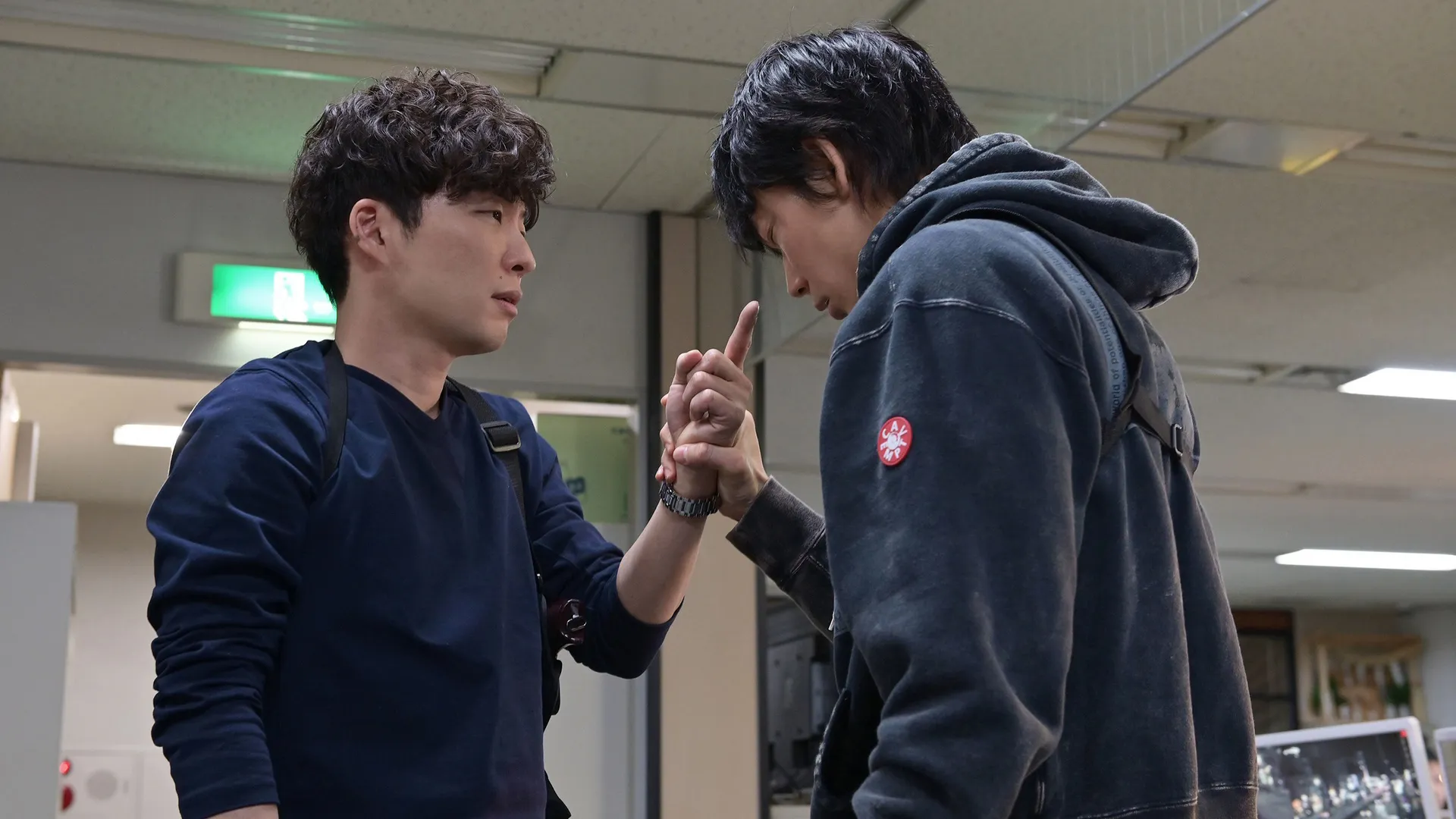 thumbnail - S1：第1話「激突」
