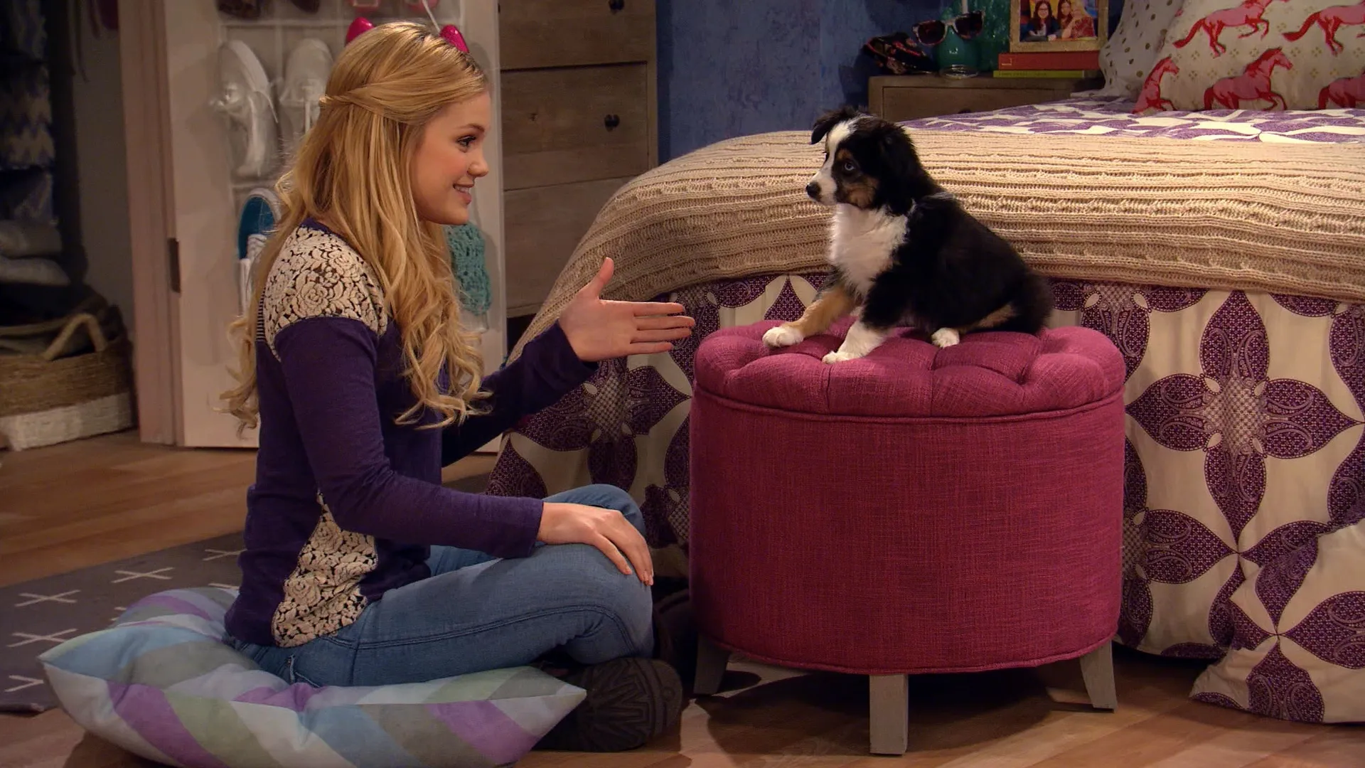 thumbnail - S2:E3 Lindy Goes to the Dogs!