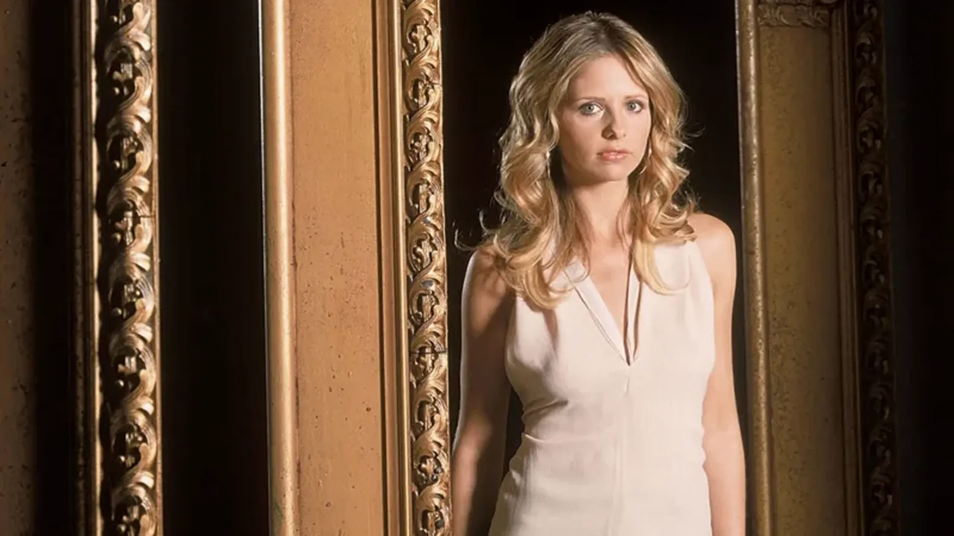 Buffy (Sarah Michelle Gellar) standing in an ornate doorway.