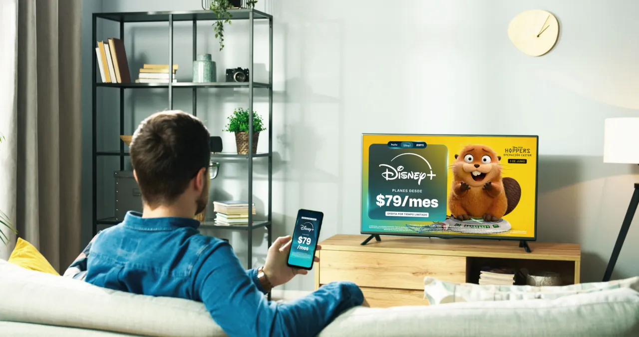 Imagen de la promoción de Disney+ en Mexico con la peli Hoppers: Operación Castor
