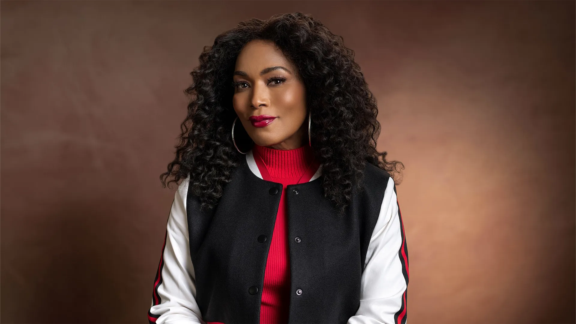 thumbnail - S1:E7 Behind the Queens