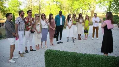 thumbnail - S1:E10 Bon Voyage, Bollywood Style