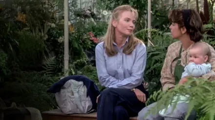 A kéz, amely a bölcsőt ringatja