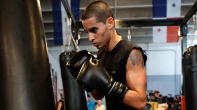 thumbnail - S3:E10 Master of Weak Ties