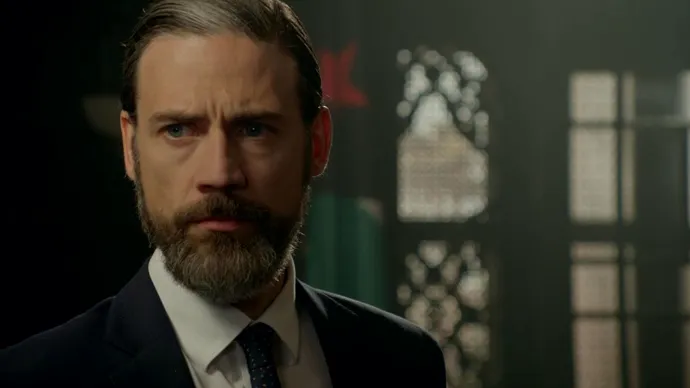 thumbnail - S3:E5 A Rock and a Hard Place