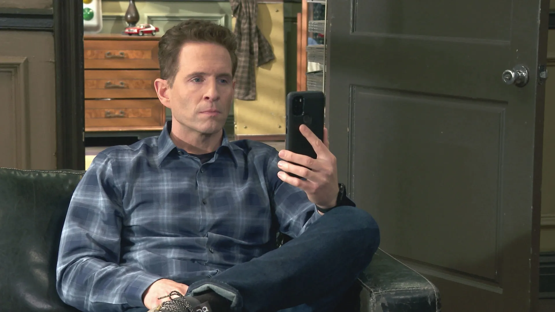 thumbnail - S16:E8 Dennis Takes a Mental Health Day
