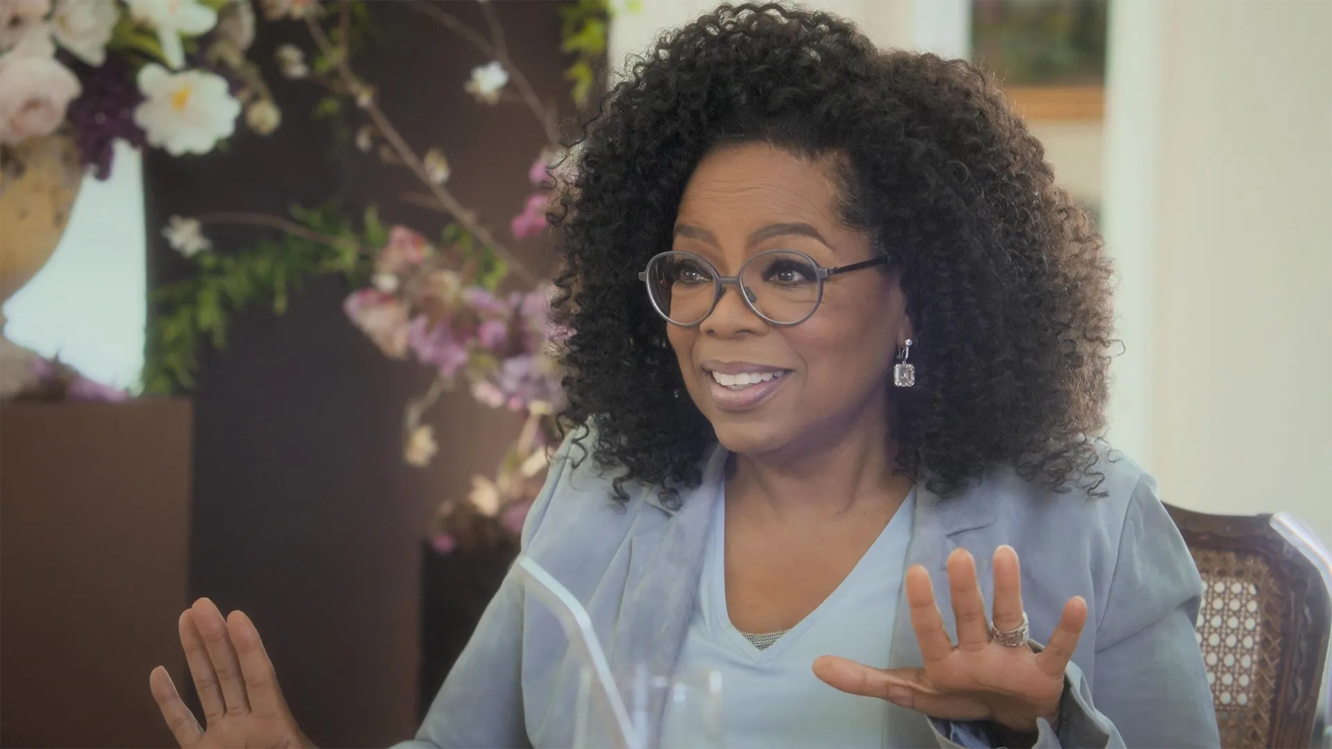 thumbnail - S1:E1 Oprah Winfrey: Beyond a Dream