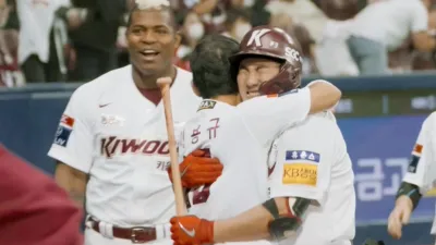 thumbnail - S1:E9 The Season of Crisis