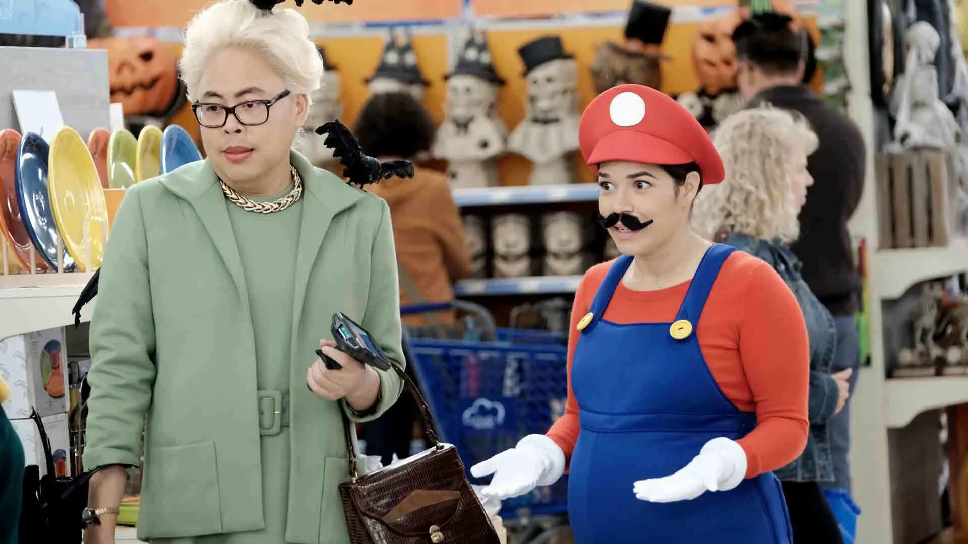 thumbnail - S4:E4 Costume Competition