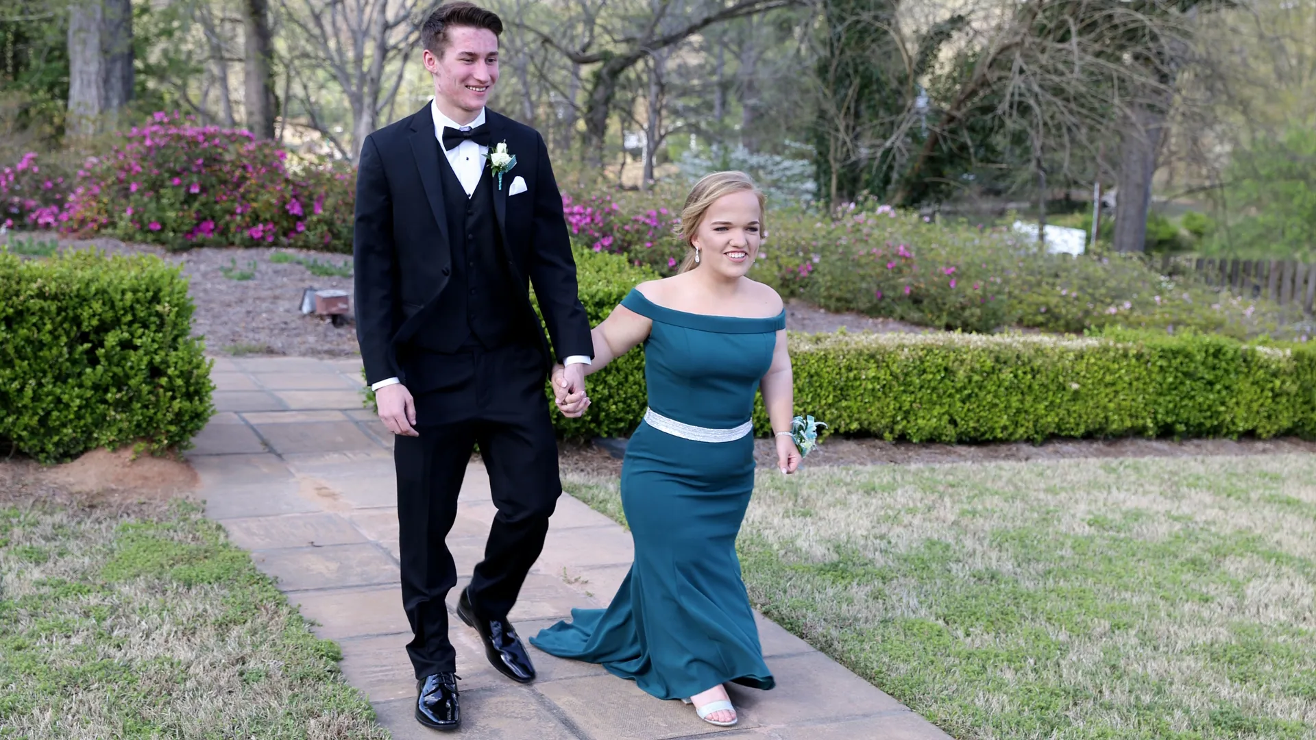 thumbnail - M6:Ep8 A Prom Kiss & A Prom Diss