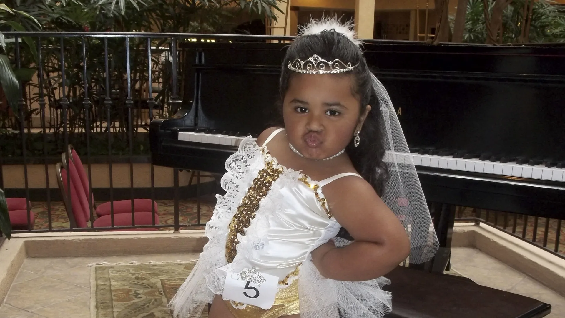 thumbnail - S7:E2 Carolina Queens Pageant