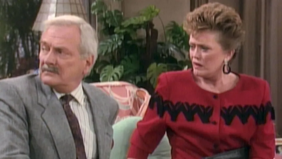 thumbnail - S6:E9 Mrs. George Devereaux