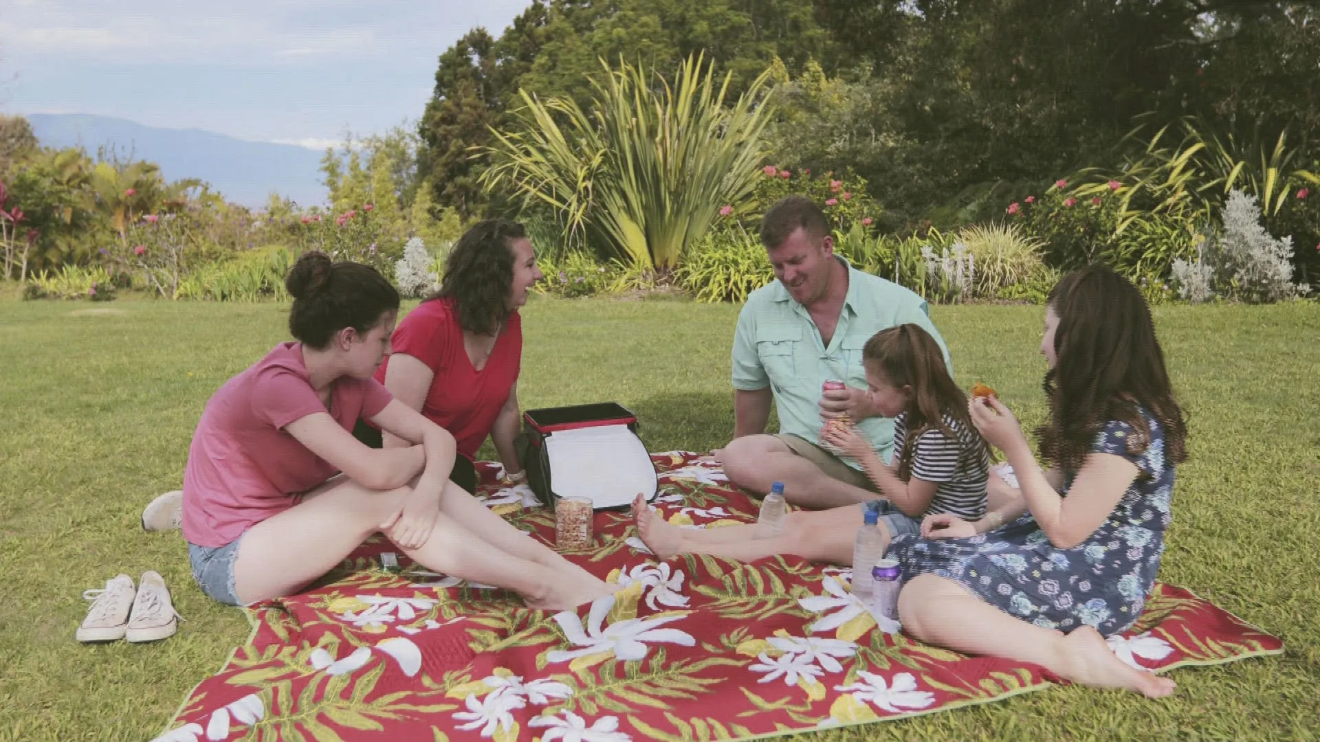 thumbnail - S14:E2 Selling it All for a Maui Move