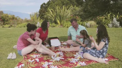 thumbnail - S14:E2 Selling it All for a Maui Move