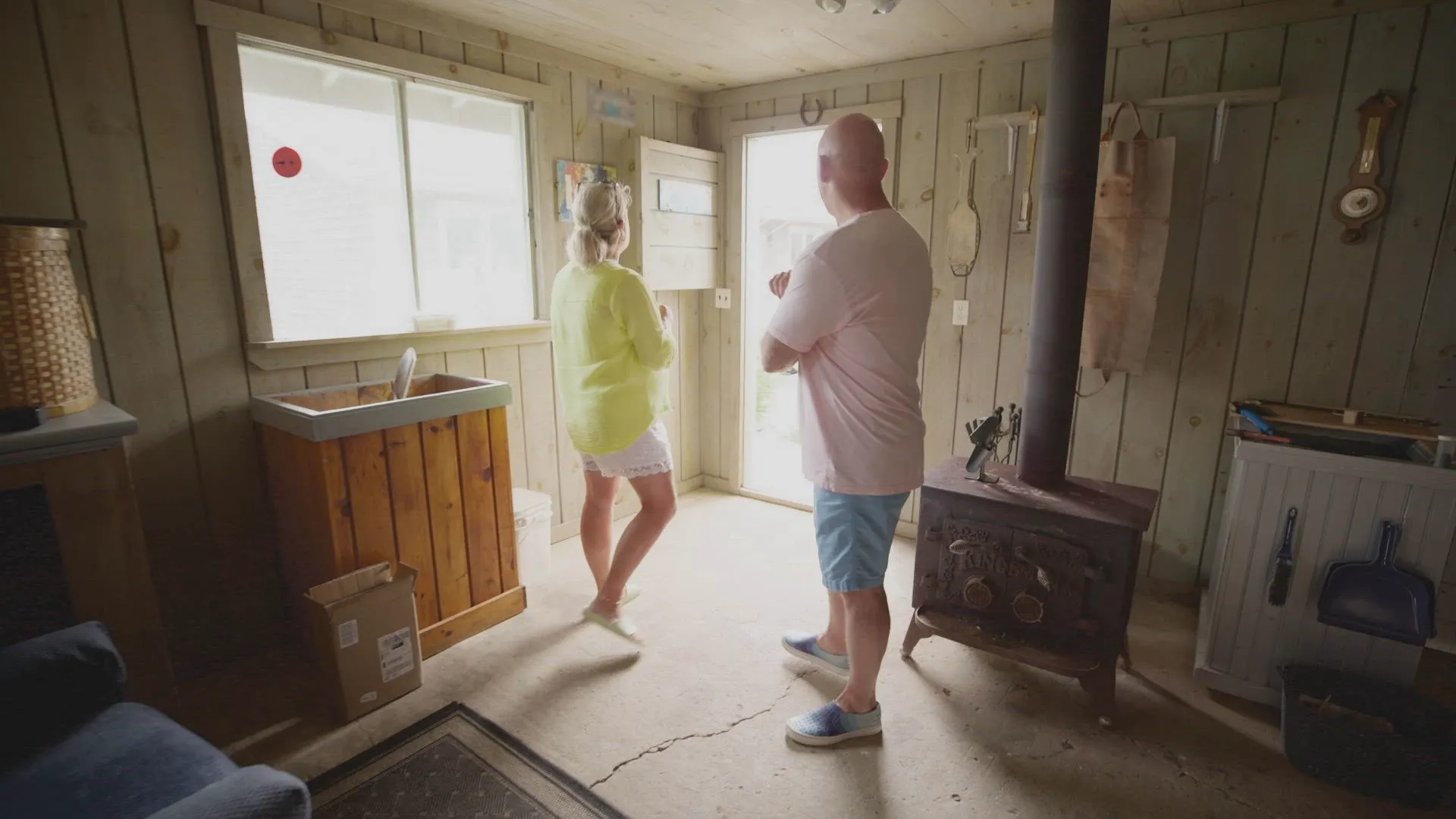 thumbnail - S1:E1 Dawn and Carey