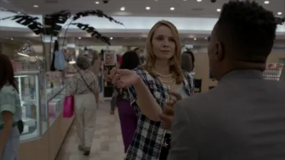 thumbnail - S3:E1 On The Run