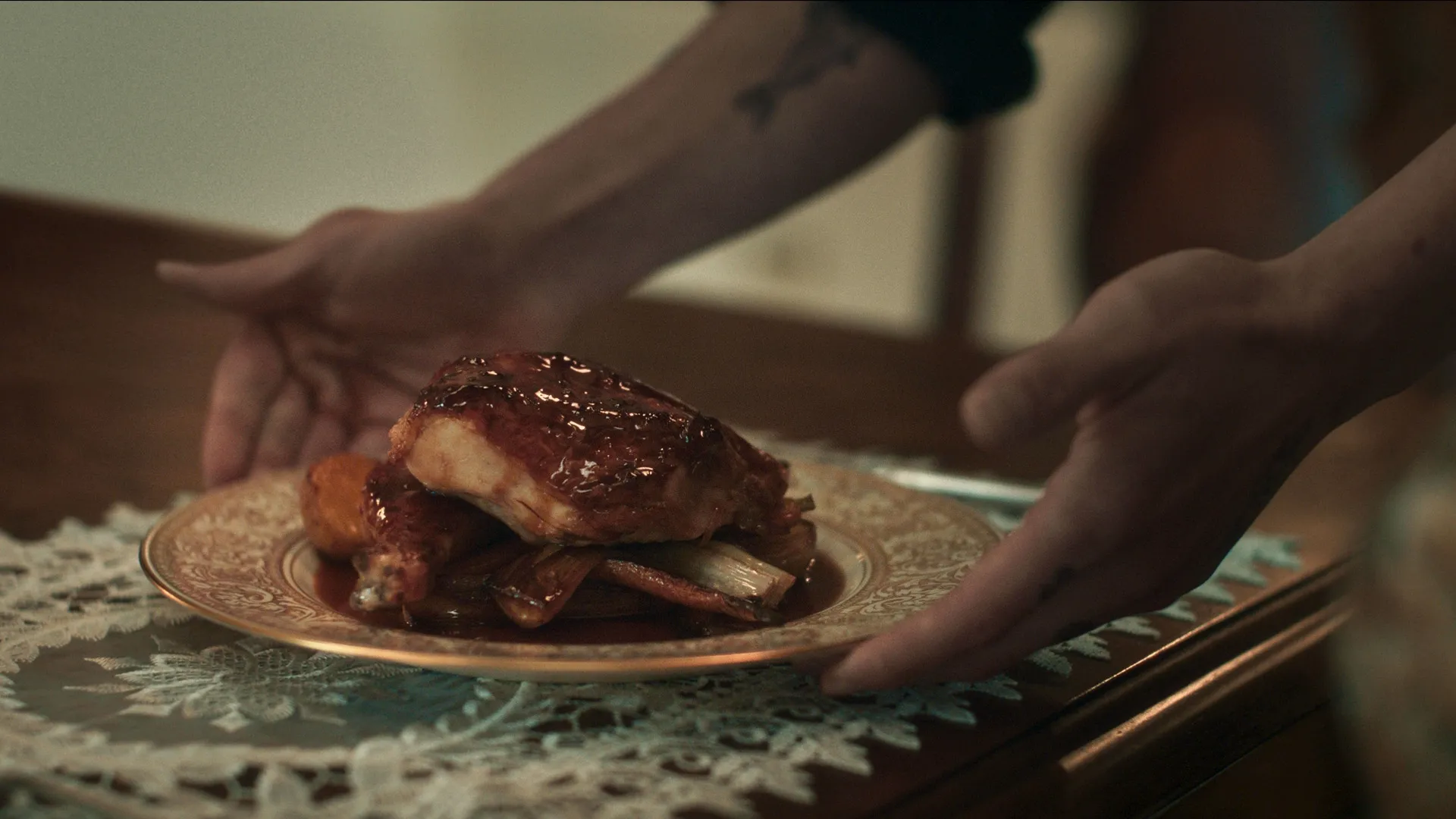 thumbnail - S4:E9 Tonnato