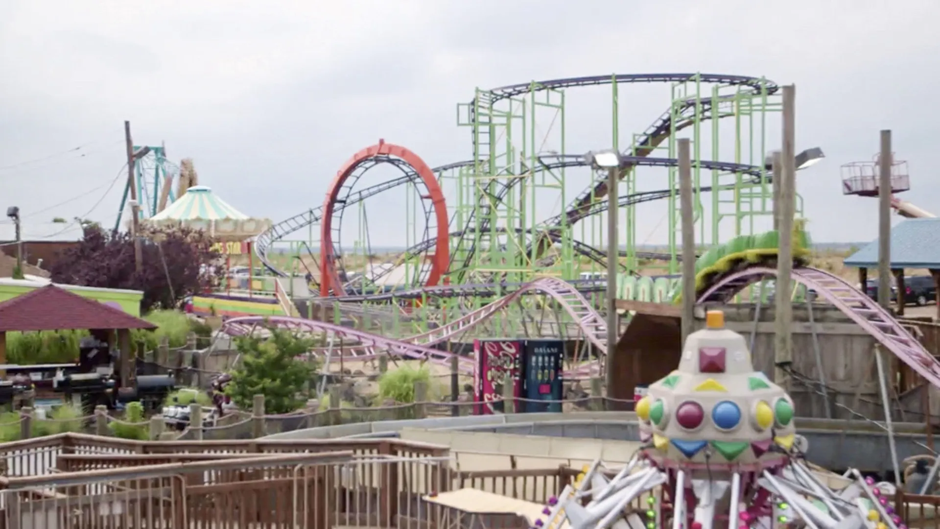 thumbnail - S15:E2 Rollercoasters and Cook-Offs