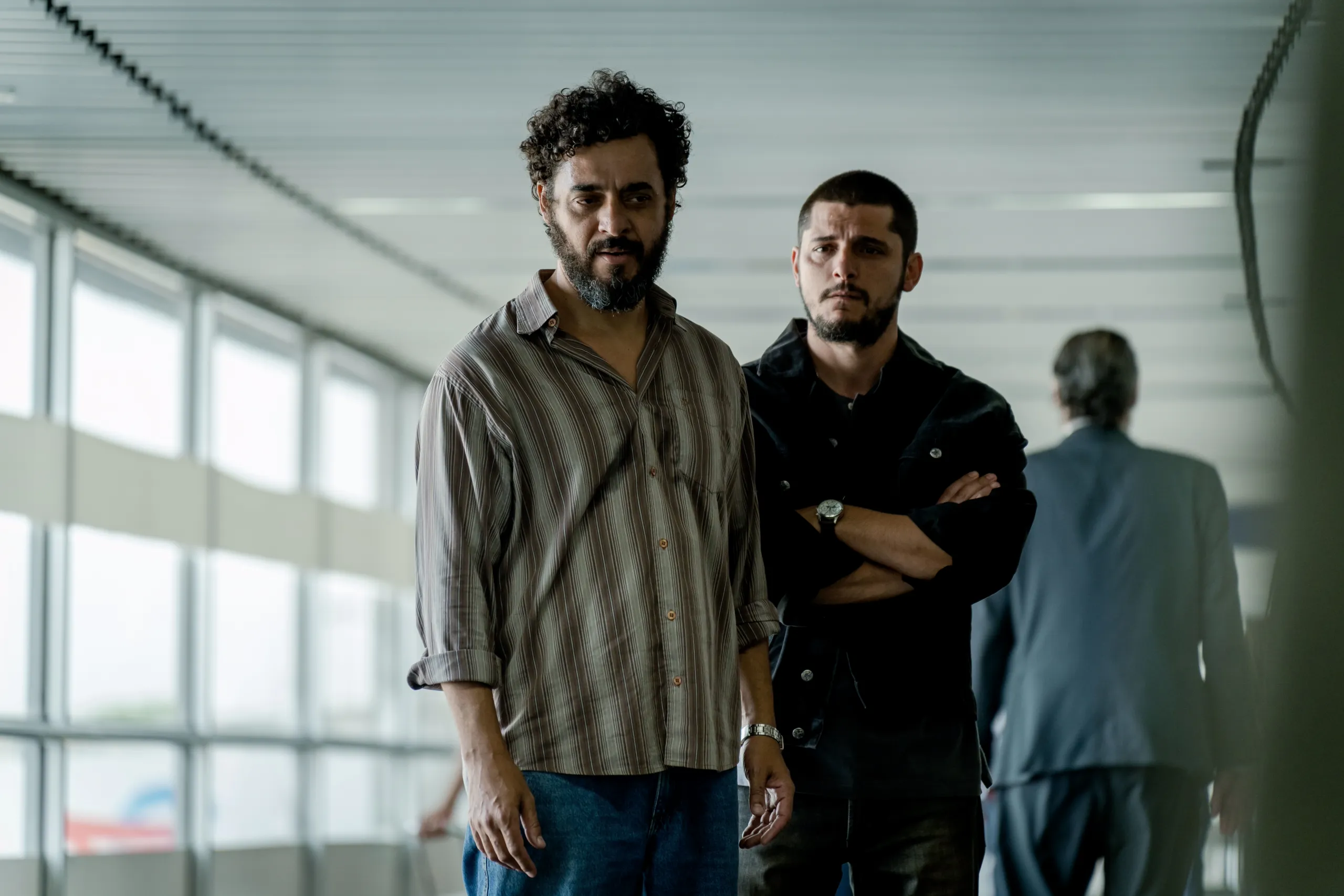 Os atores Rui Ricardo Diaz (Victor Morello) e Bruno Gissoni (Santos) de Impuros, série original do Disney+