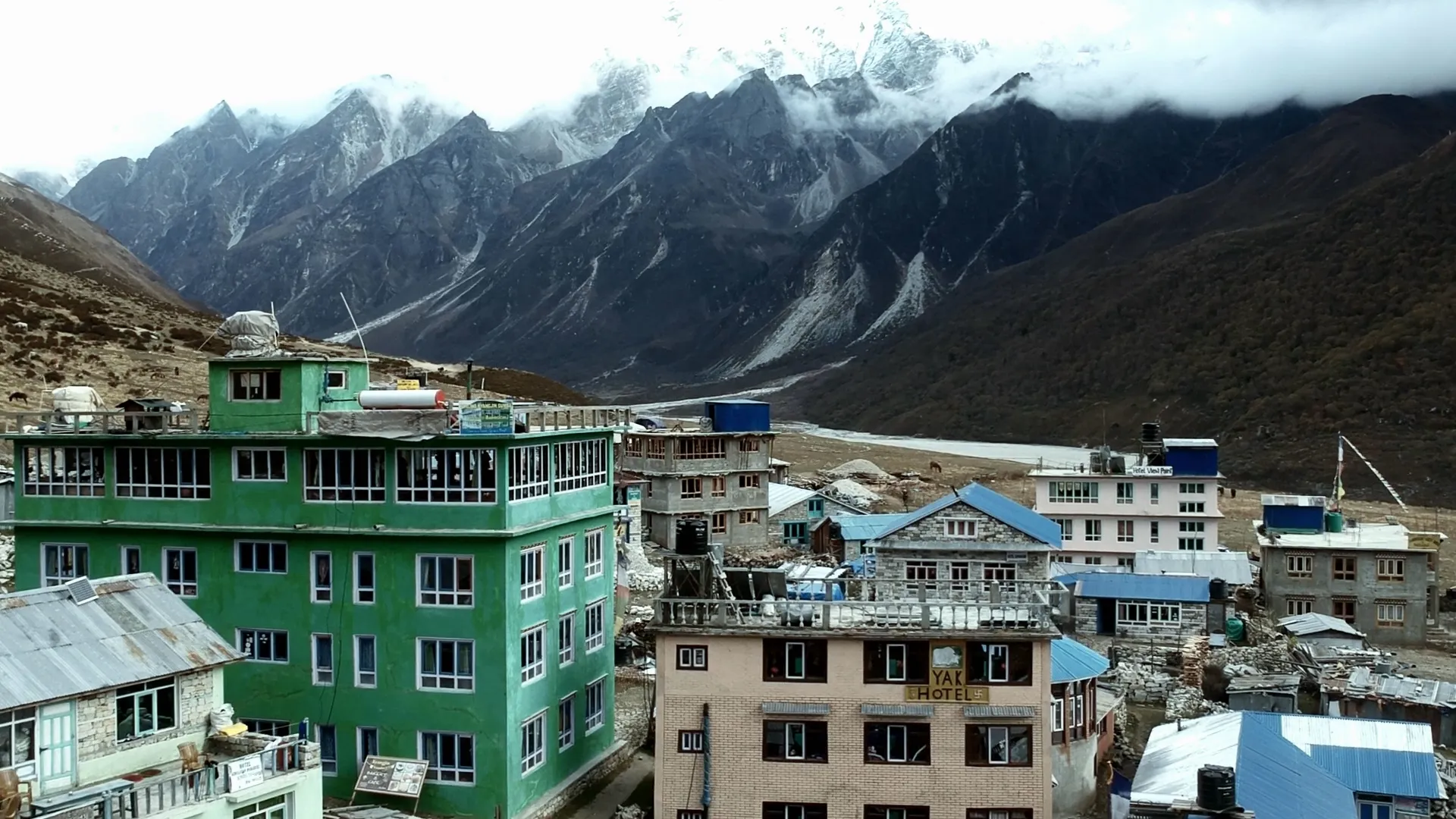 thumbnail - S1:E5 Everest Avalanche