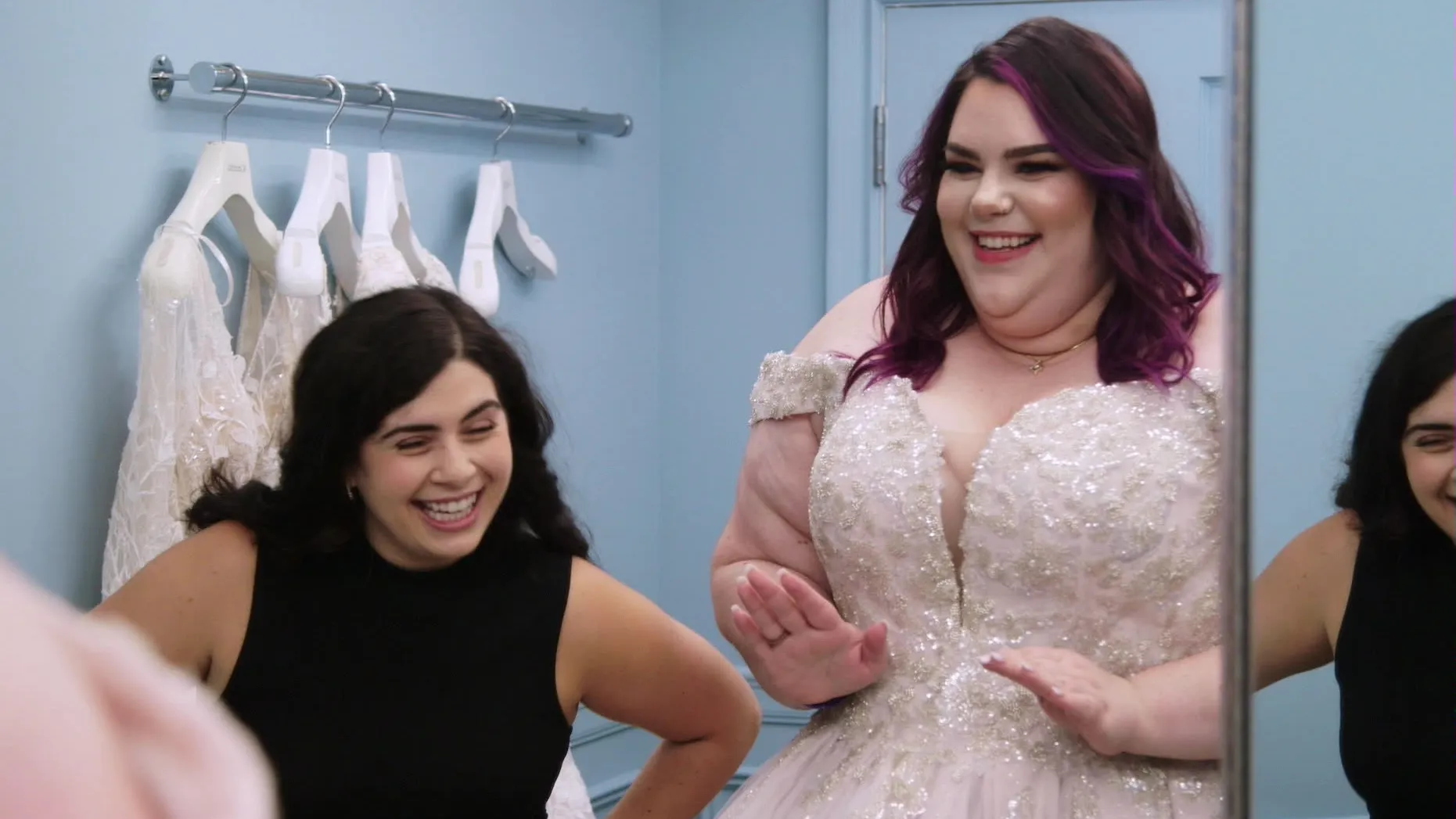 thumbnail - S21:E4 Can't We All Get Along and Get This Dress?