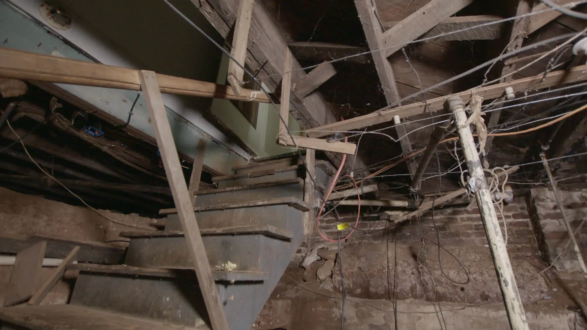 thumbnail - S1:E3 Spooky Basement Scary Flip