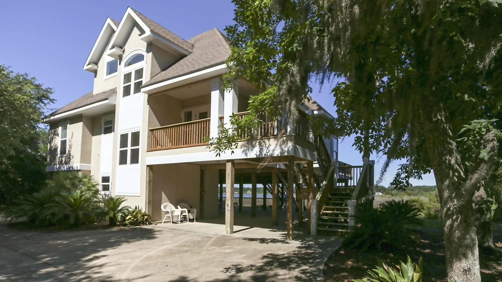 thumbnail - S2:E1 Alabama Gulf Coast Getaway