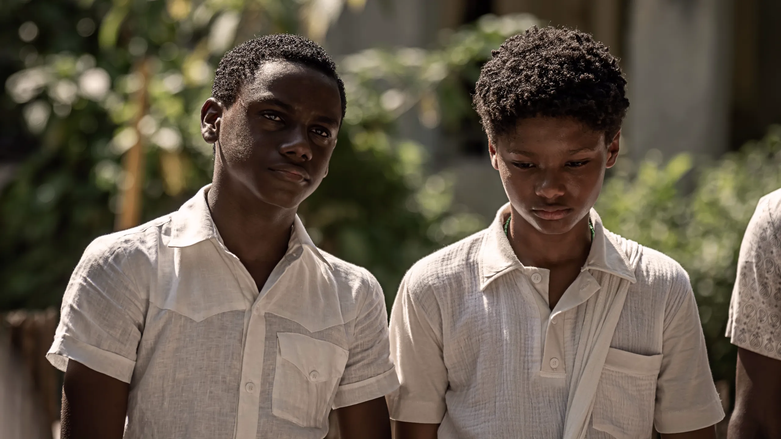 thumbnail - S1:E1 On a Knife's Edge