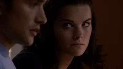 thumbnail - S3:E3 Electric Kiss