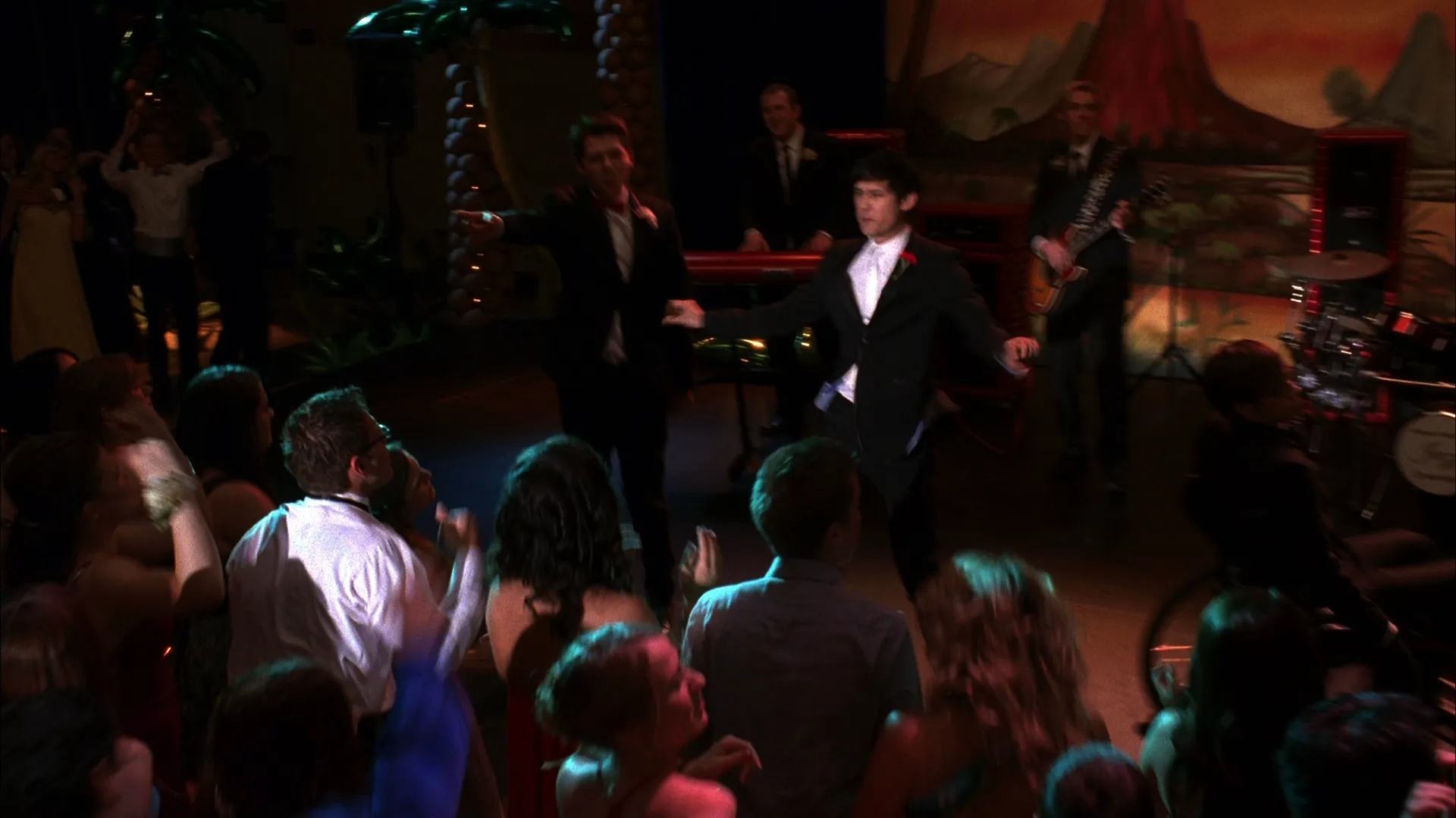 thumbnail - S3:E19 Prom-Asaurus