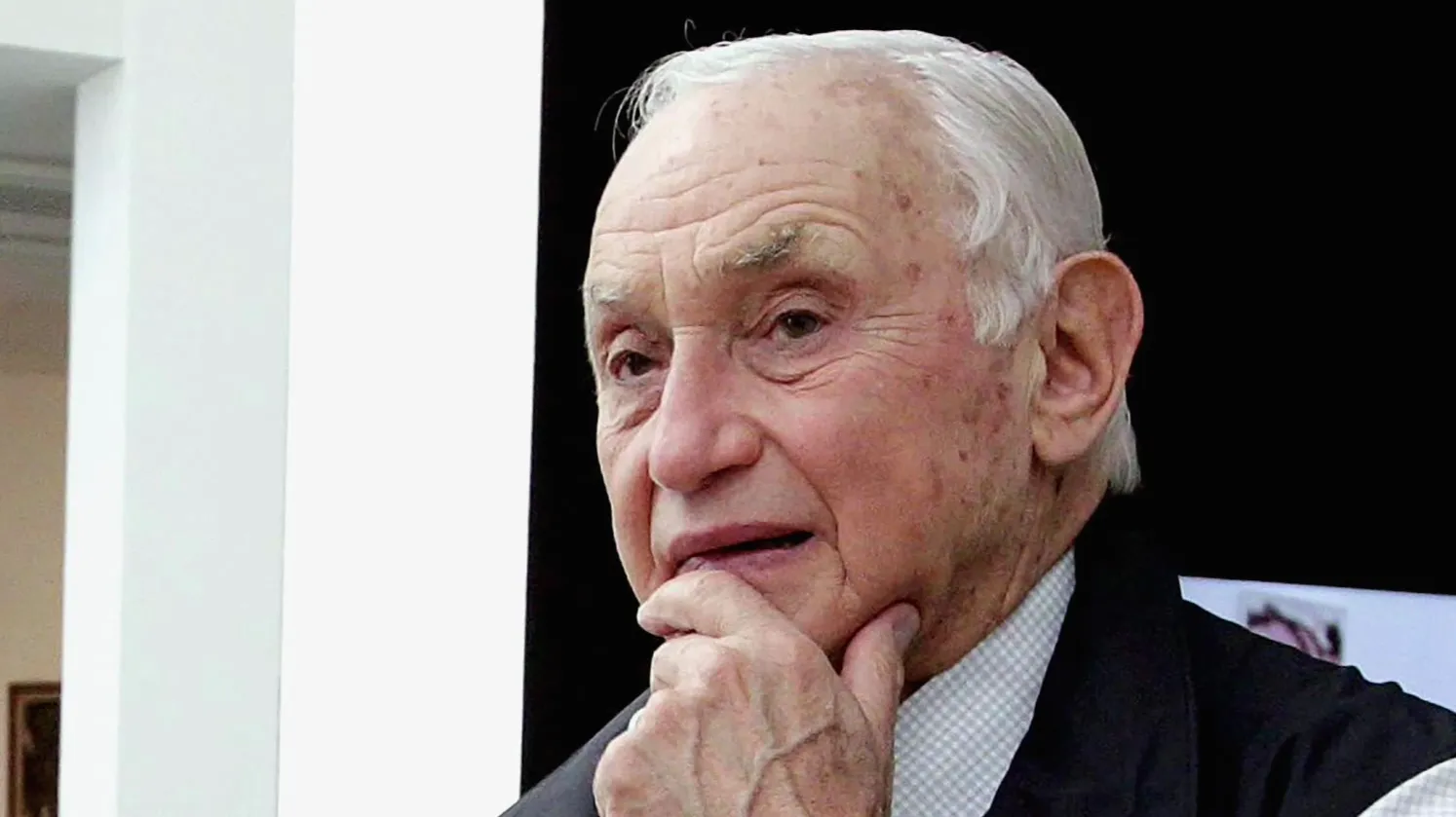 thumbnail - S1:E2 The Inner Circle