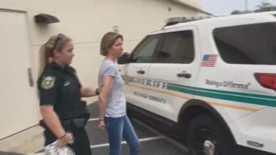 thumbnail - S7:E3 Death in a Suitcase