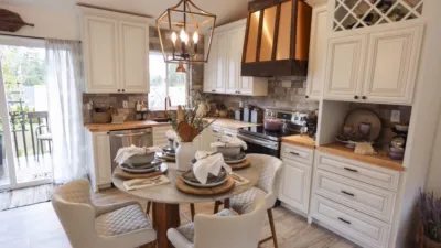 thumbnail - S2:E6 Sibling Split Level