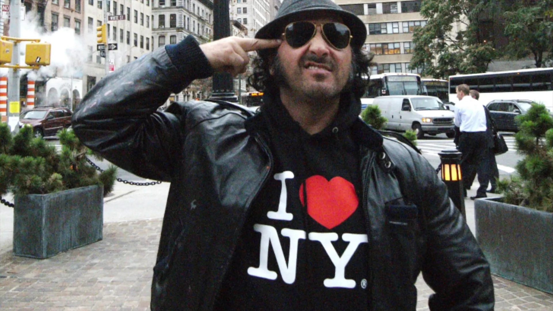 thumbnail - S1:E6 Mr. Brainwash