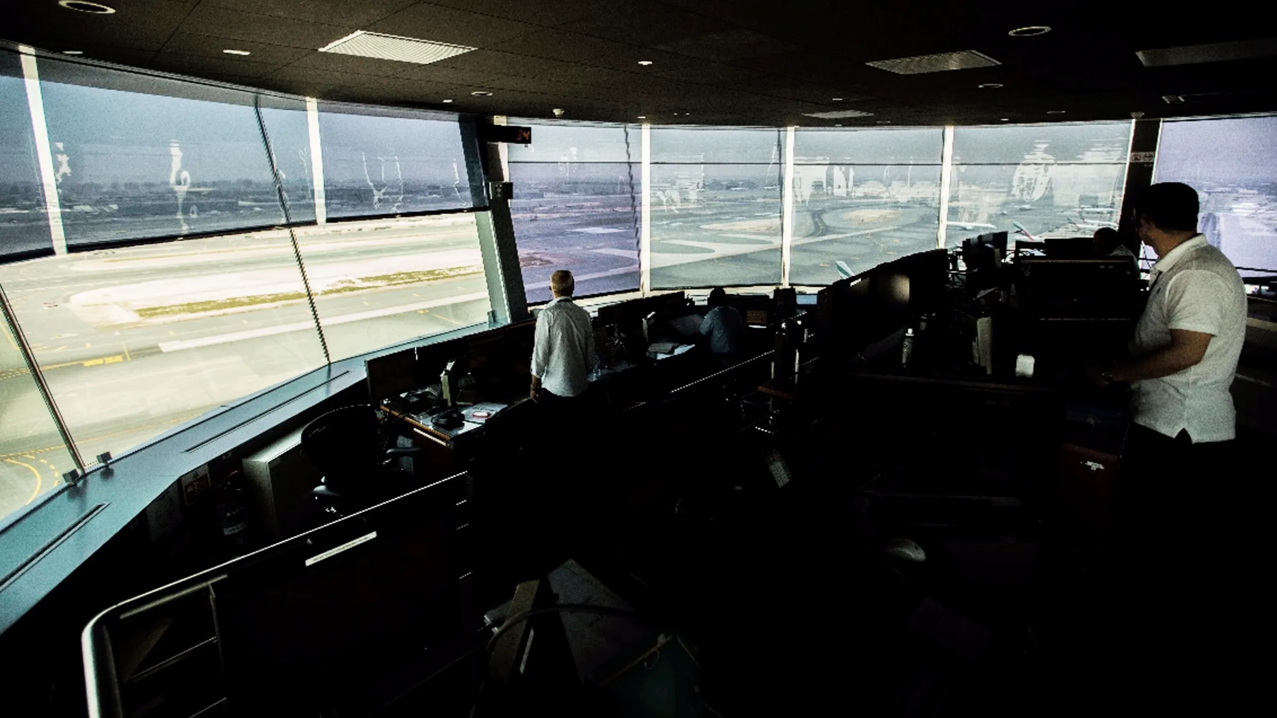 thumbnail - S2:F10 Flughafen-Notfall